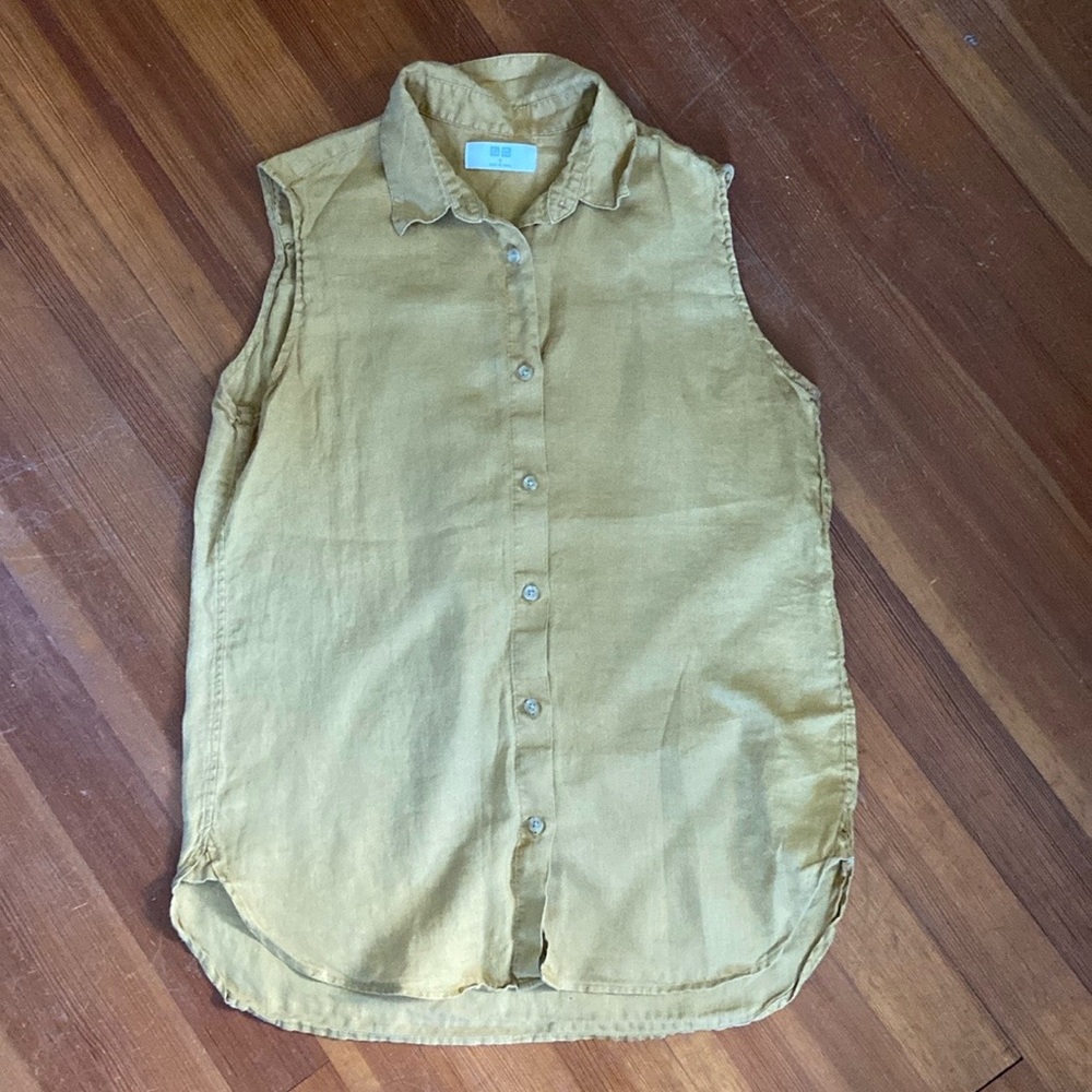 Uniqlo linen button down sleeveless blouse